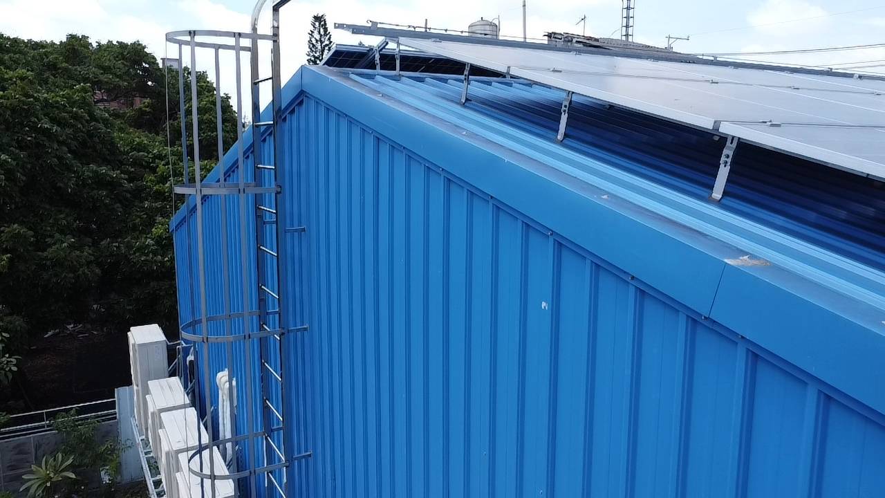 鐵皮屋頂完工